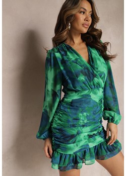 Zielona Taliowana Sukienka Mini z Kopertowym Dekoltem Ozdobiona Marszczeniem i Falbanką Sanitresa ze sklepu Renee odzież w kategorii Sukienki - zdjęcie 168977358