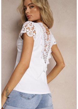 Biały Bawełniany T-shirt Ozdobiony Koronką z Wycięciem z Tyłu Ivita ze sklepu Renee odzież w kategorii Bluzki damskie - zdjęcie 168980846