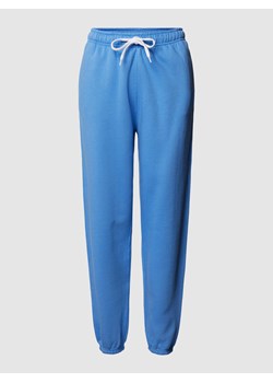 Spodnie dresowe z elastycznymi zakończeniami nogawek ze sklepu Peek&Cloppenburg  w kategorii Spodnie damskie - zdjęcie 168992206