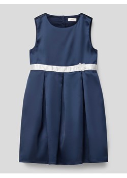 Sukienka z tasiemką w talii i kwiatową aplikacją ze sklepu Peek&Cloppenburg  w kategorii Sukienki dziewczęce - zdjęcie 168992626