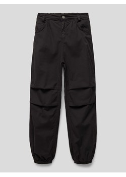 Spodnie o kroju regular fit z elastycznymi zakończeniami nogawek ze sklepu Peek&Cloppenburg  w kategorii Spodnie chłopięce - zdjęcie 168992645