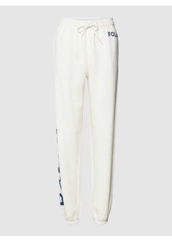 Spodnie dresowe z nadrukami z logo ze sklepu Peek&Cloppenburg  w kategorii Spodnie damskie - zdjęcie 168993578