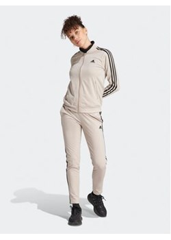 adidas Dres Essentials 3-Stripes IJ8786 Beżowy Slim Fit ze sklepu MODIVO w kategorii Dresy damskie - zdjęcie 169015227