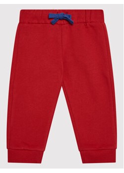 United Colors Of Benetton Spodnie dresowe 3EB5I0503 Czerwony Regular Fit ze sklepu MODIVO w kategorii Spodnie i półśpiochy - zdjęcie 169015395
