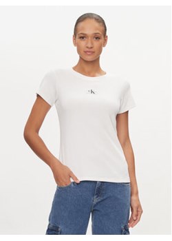 Calvin Klein Jeans T-Shirt J20J223358 Biały Slim Fit ze sklepu MODIVO w kategorii Bluzki damskie - zdjęcie 169015557