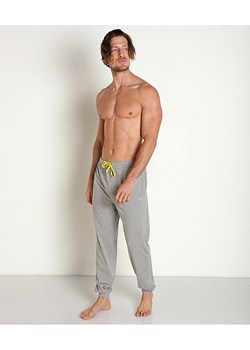 Hugo Boss Spodnie dresowe w kolorze szarym ze sklepu Limango Polska w kategorii Spodnie męskie - zdjęcie 169027645