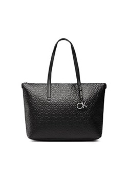 Calvin Klein Torebka Ck Must Shopper Mid Embossed Mono K60K610274 Czarny ze sklepu MODIVO w kategorii Torby Shopper bag - zdjęcie 169047065