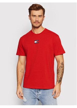 Tommy Jeans T-Shirt Badge DM0DM10925 Czerwony Regular Fit ze sklepu MODIVO w kategorii T-shirty męskie - zdjęcie 169048366