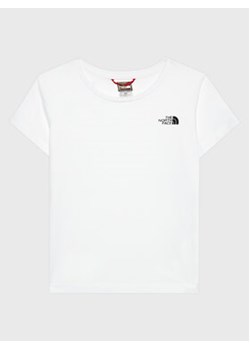 The North Face T-Shirt Simple Dome NF0A7X5G Biały Regular Fit ze sklepu MODIVO w kategorii T-shirty chłopięce - zdjęcie 169051246