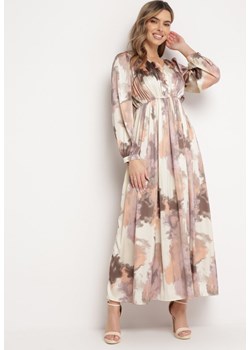 Beżowa Satynowa Sukienka Taliowana Maxi Ozdobiona Wzorem Tie-Dye Flinda ze sklepu Born2be Odzież w kategorii Sukienki - zdjęcie 169102217