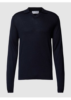 Sweter z kołnierzykiem polo w jednolitym kolorze ze sklepu Peek&Cloppenburg  w kategorii Swetry męskie - zdjęcie 169123676