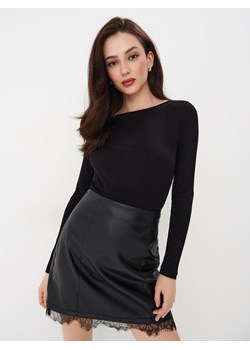 Mohito - Dopasowana czarna bluzka - czarny ze sklepu Mohito w kategorii Bluzki damskie - zdjęcie 169131115