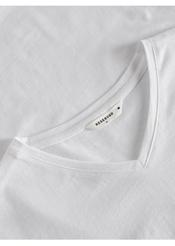 Reserved - T-shirt slim z dekoltem V - biały ze sklepu Reserved w kategorii T-shirty męskie - zdjęcie 169133257