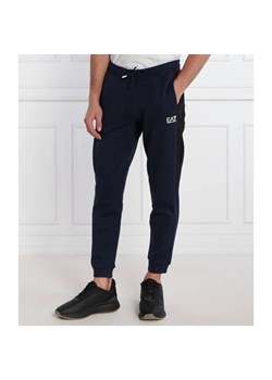 EA7 Spodnie dresowe | Regular Fit ze sklepu Gomez Fashion Store w kategorii Spodnie męskie - zdjęcie 169135197