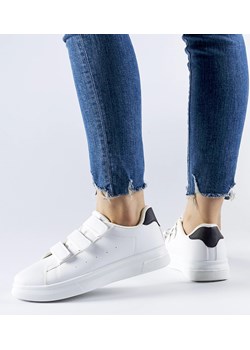 Białe sneakersy zapinane na rzepy Paré ze sklepu gemre w kategorii Trampki damskie - zdjęcie 169163336