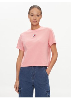 Tommy Jeans T-Shirt Badge DW0DW17391 Różowy Boxy Fit ze sklepu MODIVO w kategorii Bluzki damskie - zdjęcie 169182807