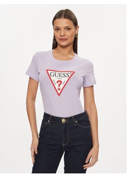 Guess T-Shirt W1YI1B I3Z14 Fioletowy Slim Fit ze sklepu MODIVO w kategorii Bluzki damskie - zdjęcie 169186476