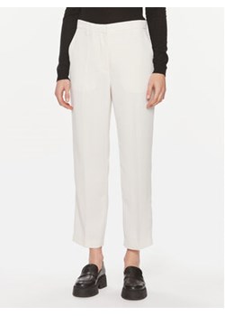 DAY Spodnie materiałowe Classic 100056 Écru Regular Fit ze sklepu MODIVO w kategorii Spodnie damskie - zdjęcie 169189615