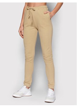 NA-KD Spodnie dresowe 1018-007520-0005-003 Beżowy Regular Fit ze sklepu MODIVO w kategorii Spodnie damskie - zdjęcie 169189988