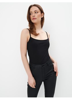 Mohito - Czarny top na wąskich ramiączkach - czarny ze sklepu Mohito w kategorii Bluzki damskie - zdjęcie 169198008