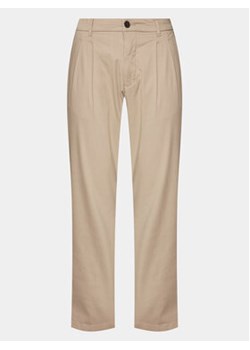 Lindbergh Spodnie materiałowe 30-003108 Beżowy Wide Fit ze sklepu MODIVO w kategorii Spodnie męskie - zdjęcie 169204168
