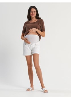 Sinsay - Szorty jeansowe MAMA - kremowy ze sklepu Sinsay w kategorii Spodenki ciążowe - zdjęcie 169212118