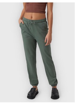 Vero Moda Spodnie dresowe Octavia 10273859 Zielony Regular Fit ze sklepu MODIVO w kategorii Spodnie damskie - zdjęcie 169230765