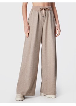 Peserico Spodnie materiałowe E04905 Beżowy Relaxed Fit ze sklepu MODIVO w kategorii Spodnie damskie - zdjęcie 169230917