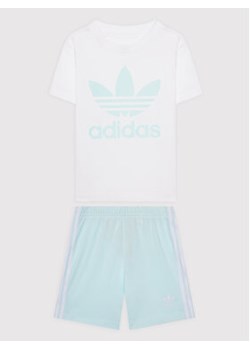 adidas Komplet t-shirt i spodenki Trefoil HS8868 Biały Regular Fit ze sklepu MODIVO w kategorii Komplety dziewczęce - zdjęcie 169231135