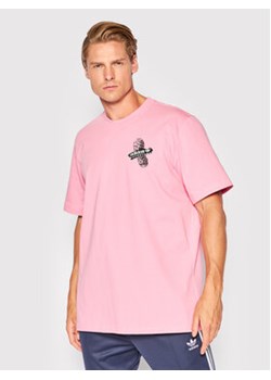 adidas T-Shirt Adventure Trail HK4994 Różowy Relaxed Fit ze sklepu MODIVO w kategorii T-shirty męskie - zdjęcie 169232208