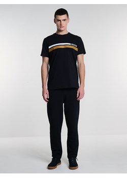 Koszulka męska z nadrukiem na piersi czarna Eskiletter 906 ze sklepu Big Star w kategorii T-shirty męskie - zdjęcie 169233099