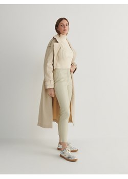 Reserved - Spodnie z imitacji skóry - kremowy ze sklepu Reserved w kategorii Spodnie damskie - zdjęcie 169235329