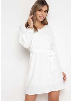 Biała Sukienka Mini Rozkloszowana z Paskiem i Koronkową Wstawką Varanil ze sklepu Born2be Odzież w kategorii Sukienki - zdjęcie 169244817
