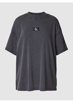 T-shirt o kroju oversized z naszywką z logo ze sklepu Peek&Cloppenburg  w kategorii Bluzki damskie - zdjęcie 169255198