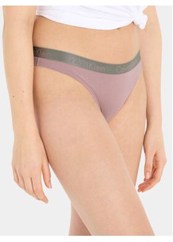 Calvin Klein Underwear Stringi 000QD3539E Fioletowy ze sklepu MODIVO w kategorii Majtki damskie - zdjęcie 169284635