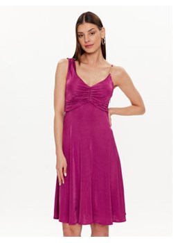 Marciano Guess Sukienka koktajlowa Emilia 3GGK60 6136A Fioletowy Regular Fit ze sklepu MODIVO w kategorii Sukienki - zdjęcie 169285629