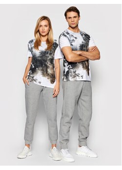 Mr. GUGU & Miss GO T-Shirt Unisex Dead Nature Szary Regular Fit ze sklepu MODIVO w kategorii T-shirty męskie - zdjęcie 169286326