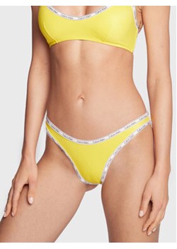 Calvin Klein Swimwear Dół od bikini KW0KW01952 Żółty ze sklepu MODIVO w kategorii Stroje kąpielowe - zdjęcie 169286947