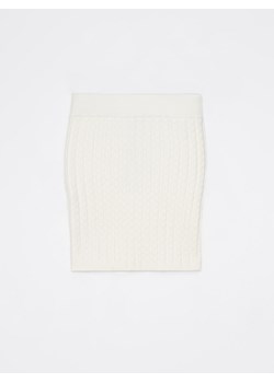 Mohito - Dzianinowa kremowa spódnica mini - kremowy ze sklepu Mohito w kategorii Spódnice - zdjęcie 169313767