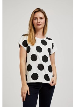 Bluzka w duże kropki z okrągłym dekoltem biała ze sklepu Moodo.pl w kategorii Bluzki damskie - zdjęcie 169320906
