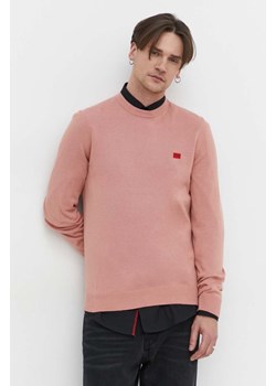 HUGO sweter bawełniany kolor różowy lekki ze sklepu ANSWEAR.com w kategorii Swetry męskie - zdjęcie 169328567
