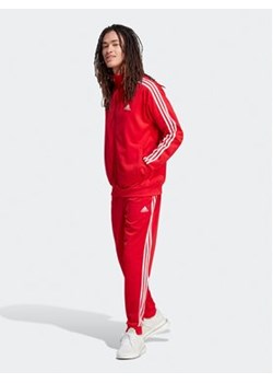 adidas Dres Basic 3-Stripes IJ6056 Czerwony Regular Fit ze sklepu MODIVO w kategorii Dresy męskie - zdjęcie 169340397
