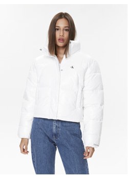 Calvin Klein Jeans Kurtka puchowa J20J222710 Biały Regular Fit ze sklepu MODIVO w kategorii Kurtki damskie - zdjęcie 169340518