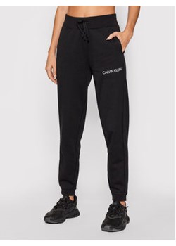 Calvin Klein Performance Spodnie dresowe 00GWF1P608 Czarny Regular Fit ze sklepu MODIVO w kategorii Spodnie damskie - zdjęcie 169342068