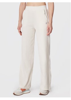 Fila Spodnie dresowe Camerino FAW0231 Beżowy Regular Fit ze sklepu MODIVO w kategorii Spodnie damskie - zdjęcie 169369207