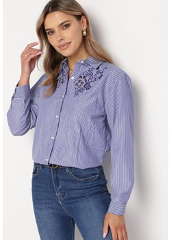 Granatowa Koszula w Paski z Ażurowym Haftem Varnielia ze sklepu Born2be Odzież w kategorii Koszule damskie - zdjęcie 169374856