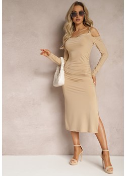 Beżowa Sukienka Open Shoulder Ozdobiona Biżuteryjną Klamrą i Drapowaniem Velvia ze sklepu Renee odzież w kategorii Sukienki - zdjęcie 169374958
