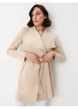 Mohito - Płaszcz z wiązaniem - kremowy ze sklepu Mohito w kategorii Płaszcze damskie - zdjęcie 169388805