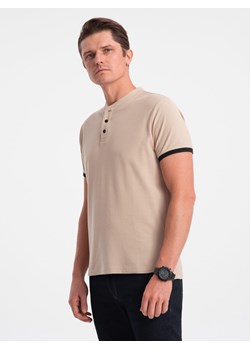 Koszulka męska polo bez kołnierzyka - beżowa V5 OM-TSCT-0156 ze sklepu ombre w kategorii T-shirty męskie - zdjęcie 169390426