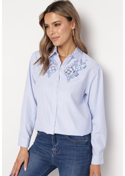 Jasnoniebieska Koszula w Paski z Ażurowym Haftem Varnielia ze sklepu Born2be Odzież w kategorii Koszule damskie - zdjęcie 169391686